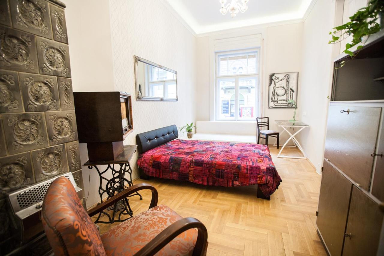 N40 By Small Home Budapest Exteriör bild